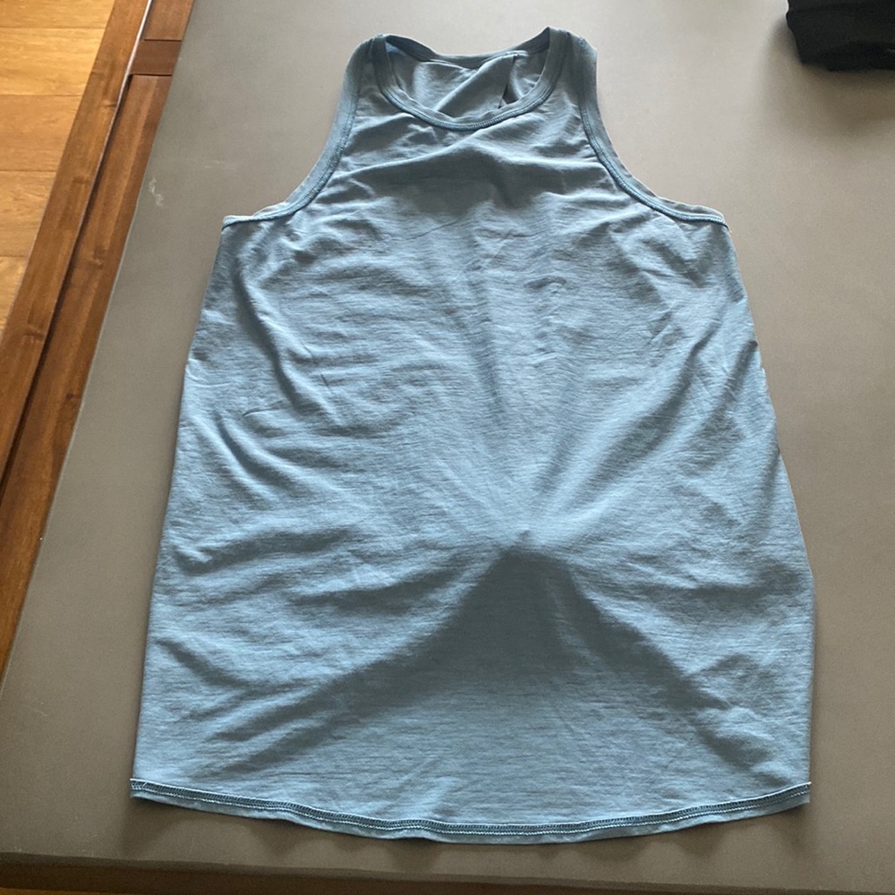 Lululemon blue open back tank top- unsure of size tag was removed size 4
